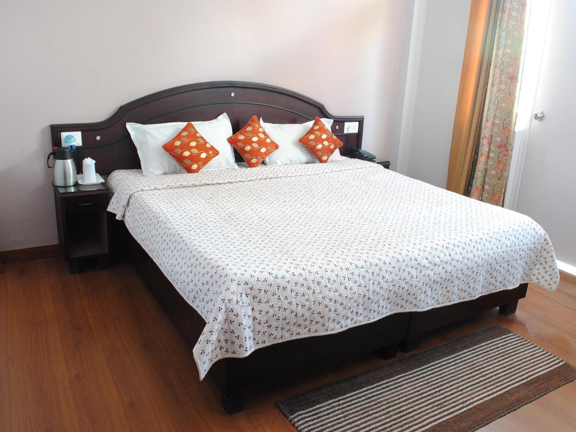 Clarks Inn Binsar Exterior photo